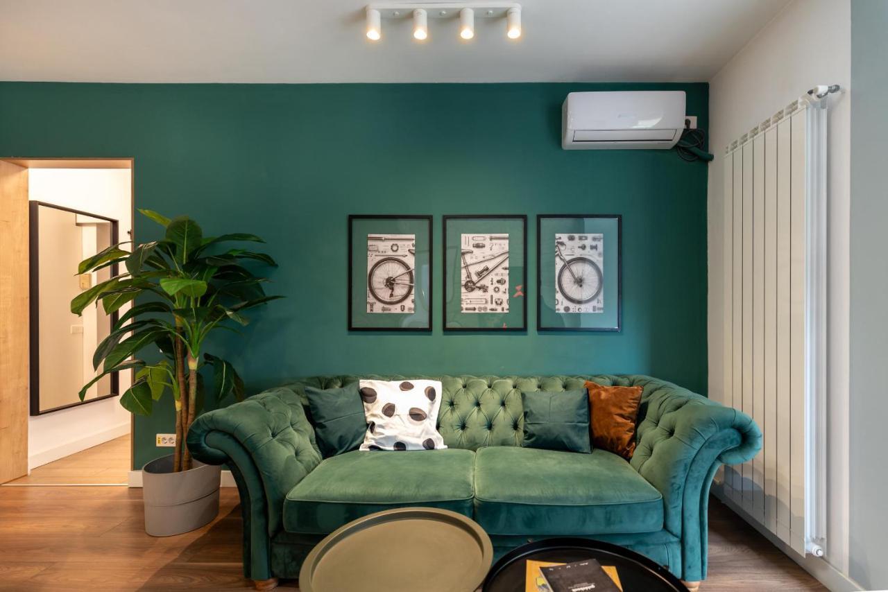Downtown Retreat: Spacious 2-Br By Unirii Square Bucareste Exterior foto