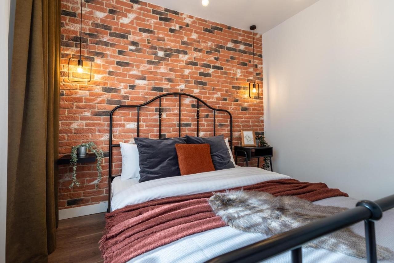Downtown Retreat: Spacious 2-Br By Unirii Square Bucareste Exterior foto