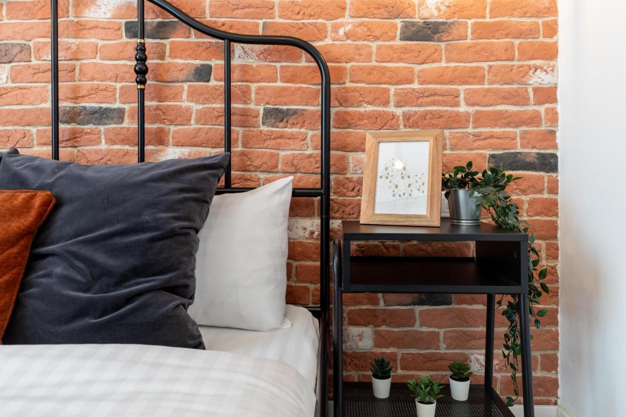 Downtown Retreat: Spacious 2-Br By Unirii Square Bucareste Exterior foto