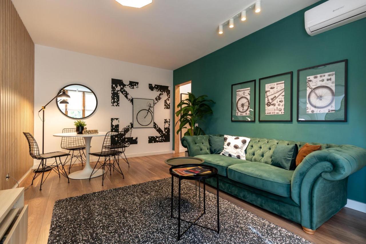Downtown Retreat: Spacious 2-Br By Unirii Square Bucareste Exterior foto