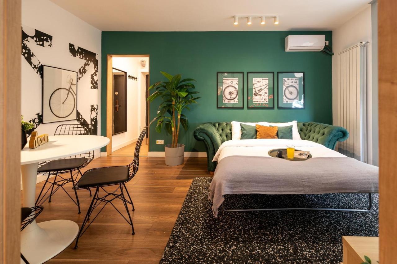 Downtown Retreat: Spacious 2-Br By Unirii Square Bucareste Exterior foto