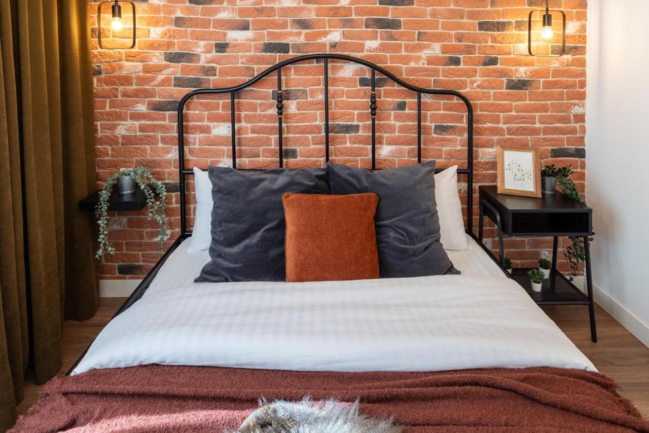 Downtown Retreat: Spacious 2-Br By Unirii Square Bucareste Exterior foto