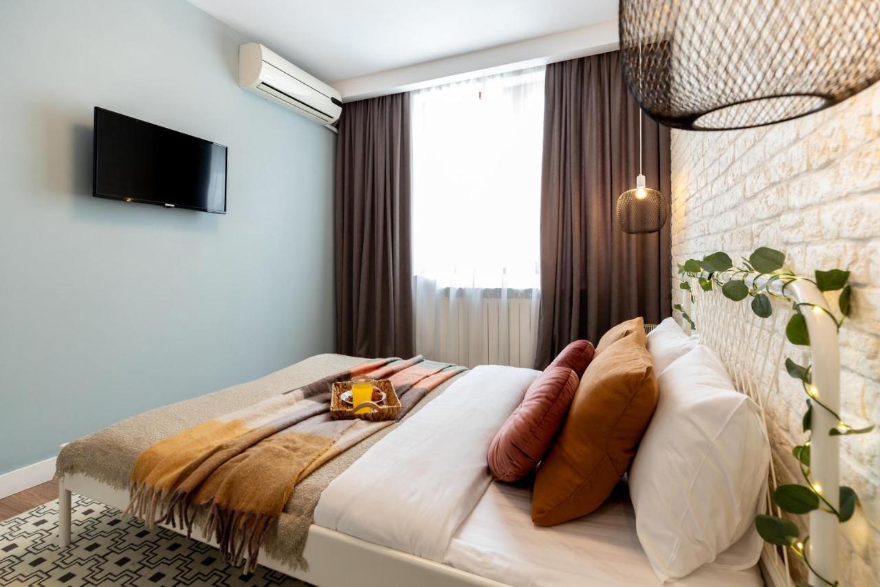 Downtown Retreat: Spacious 2-Br By Unirii Square Bucareste Exterior foto