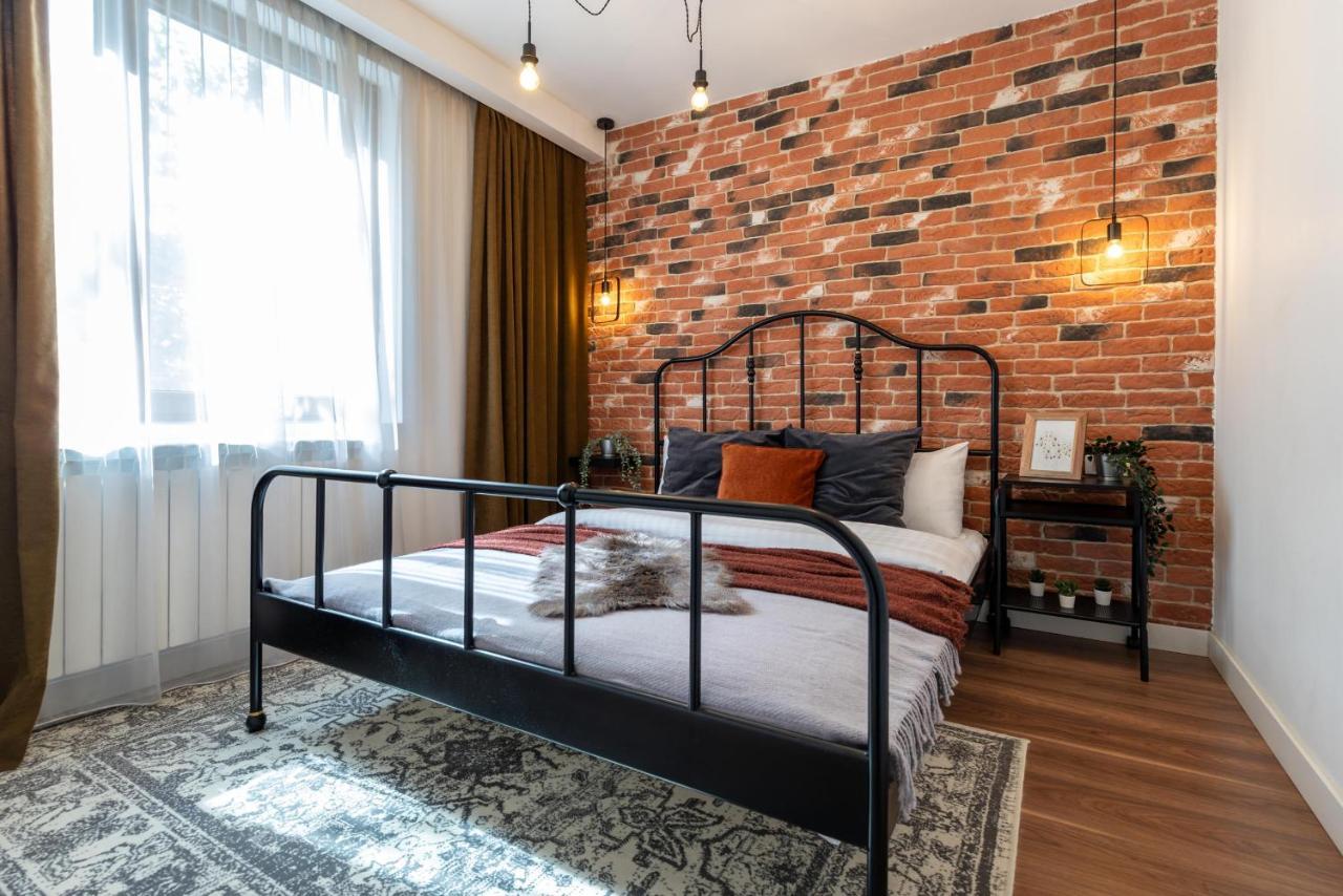 Downtown Retreat: Spacious 2-Br By Unirii Square Bucareste Exterior foto