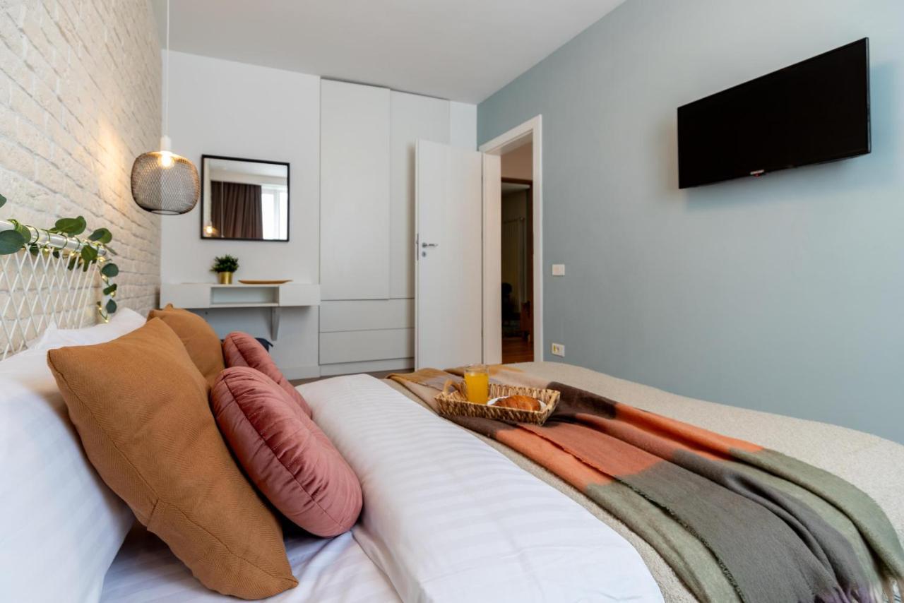 Downtown Retreat: Spacious 2-Br By Unirii Square Bucareste Exterior foto