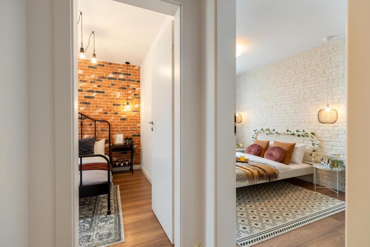 Downtown Retreat: Spacious 2-Br By Unirii Square Bucareste Exterior foto