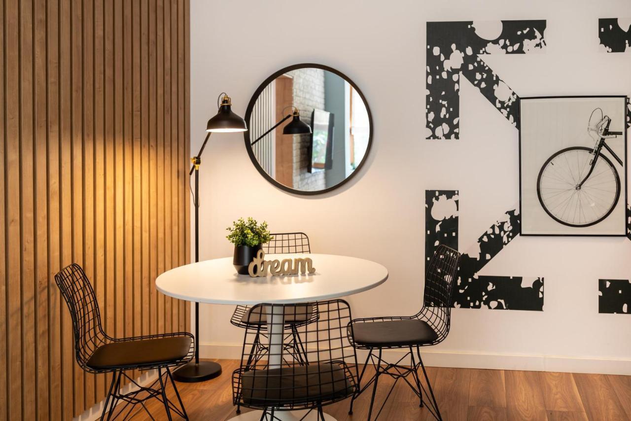 Downtown Retreat: Spacious 2-Br By Unirii Square Bucareste Exterior foto