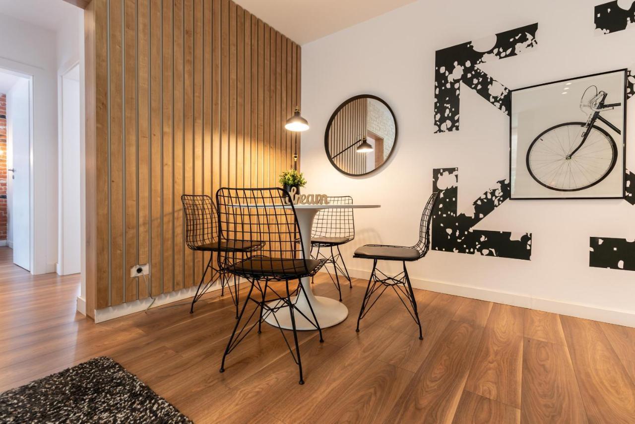 Downtown Retreat: Spacious 2-Br By Unirii Square Bucareste Exterior foto