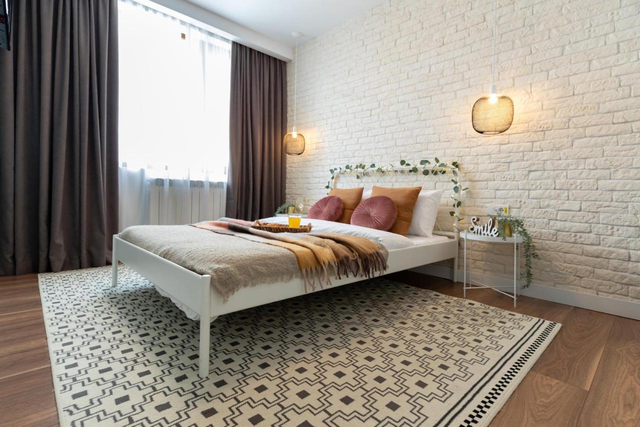 Downtown Retreat: Spacious 2-Br By Unirii Square Bucareste Exterior foto